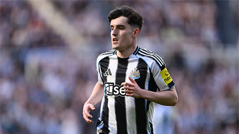 Man City nên chiêu mộ 2 hậu vệ này thay vì Livramento