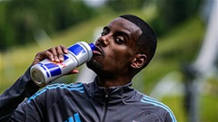 Newcastle cấm Alexander Isak tập luyện cùng đội một