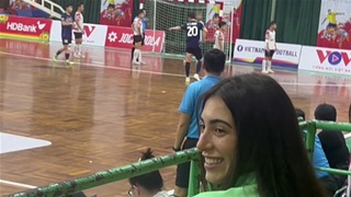 Bóng hồng bên trời Tây bất ngờ xuất hiện trên khán đài Giải futsal HD Bank Cúp QG 2025