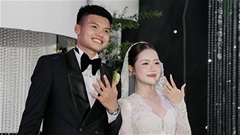 Tiền đạo cao 1m80 của ĐT Việt Nam cưới hot girl ngân hàng