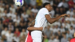 Trung vệ 'săn Tây' nổi tiếng V.League choáng vì chiều cao 2 mét của Kyle Hudlin