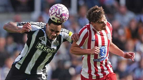 Newcastle thua đau Atletico, Milan bị Leeds cầm hoà 