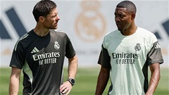 Xabi Alonso muốn biến Alaba thành một tiền vệ