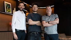 Ông chủ Singapore và tân CEO Ron Gourlay quyết đưa ‘Bầy dơi’ Valencia bay cao