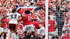 Arsenal may mắn với bàn thắng vào lưới MU