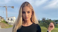Ana Maria Markovic: Nữ cầu thủ đẹp nhất thế giới thoát cảnh thất nghiệp