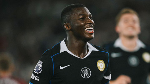 Moises Caicedo và màn trình diễn 'điểm 10' khiến Ngoại hạng Anh trầm trồ