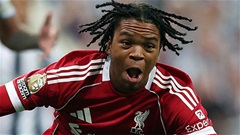 Chelsea và Liverpool mâu thuẫn vì thần đồng Ngumoha