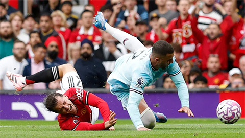 MU bị từ chối 2 quả penalty trong 5 phút