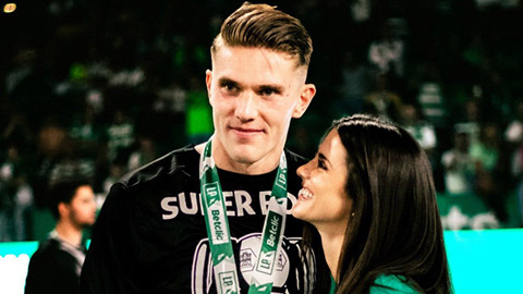Ca khúc CĐV Arsenal chế về đời tư khiến Gyokeres đỏ bừng mặt