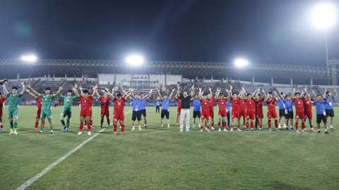 Hành động cực đẹp của ông Kim Sang Sik sau khi U23 Việt Nam toàn thắng
