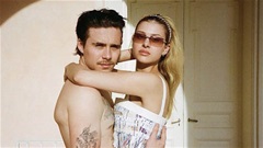 Brooklyn Beckham được bố vợ tỷ phú hậu thuẫn, thờ ơ với bố đẻ