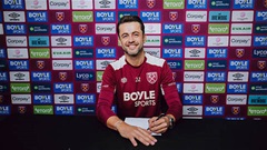 Cựu cầu thủ Arsenal thoát cảnh thất nghiệp nhờ CLB cũ