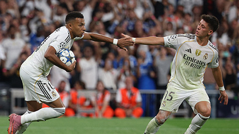 Kylian Mbappe vượt qua Van Nistelrooy về thành tích ghi bàn tại Champions League