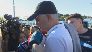 VIDEO: Mourinho bị quây kín khi trở về Bồ Đào Nha để dẫn dắt Benfica
