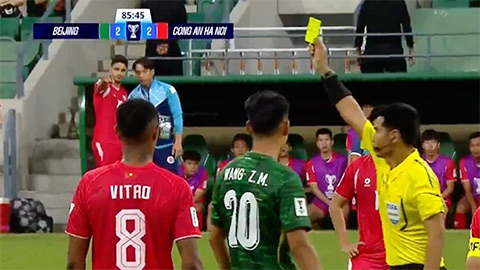 CĐV Trung Quốc ném chai nước vào cầu thủ Công an Hà Nội