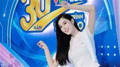 Hotgirl bóng chuyền Đặng Thu Huyền lại gây bão mạng