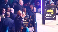 Conor McGregor phải tháo chạy khỏi sự kiện vì bão lớn
