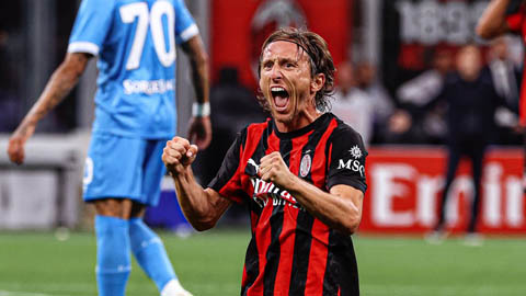 Luka Modric khiến đồng đội sốc vì 'chạy như điên' ở tuổi 40