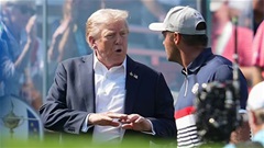 Tổng thống Mỹ Donald Trump phản ứng bất ngờ khi bị các tay golf châu Âu 'cà khịa'