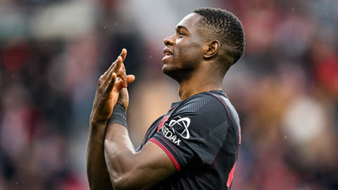 Leverkusen bay cao khó tin sau khi sa thải Ten Hag