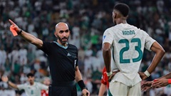 Ngôi sao Saudi Arabia 'tự huỷ' khi mắng trọng tài: ‘Ông bị điên à?’