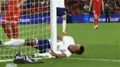 Ollie Watkins chấn thương kinh hoàng