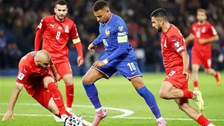 VIDEO Xem mãi không chán pha solo ghi bàn đỉnh cao của Mbappe