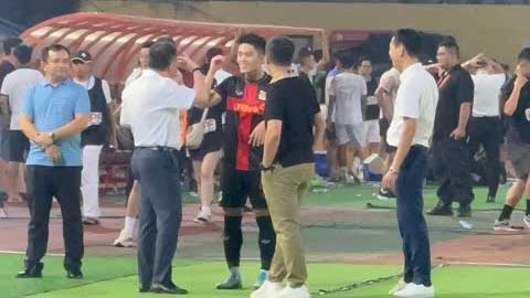 Sao U23 Việt Nam - Quốc Việt nhấn chìm Hà Nội, được bầu Thụy đợi chúc mừng sau chiến thắng 2-1