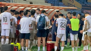 Thể Công 2-1 Đà Nẵng: Bầu Hiển động viên đội bóng sông Hàn, thủ môn Tiến Dũng gặp chấn thương nặng