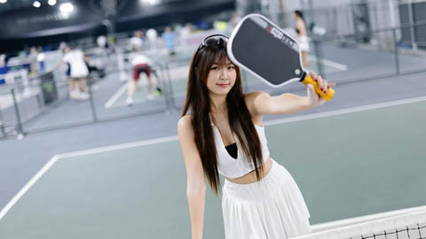 Hot girl 'vén váy' Em Kim khoe tập pickleball 16 tiếng/ngày