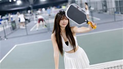 Hot girl 'vén váy' Em Kim khoe tập pickleball 16 tiếng/ngày