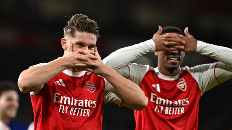 Arsenal đi vào lịch sử Champions League