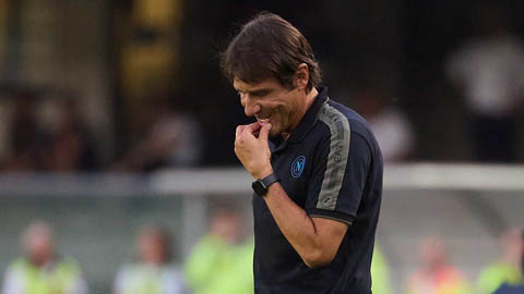 Antonio Conte mỉa mai 'HLV online' tiêu chuẩn kép 