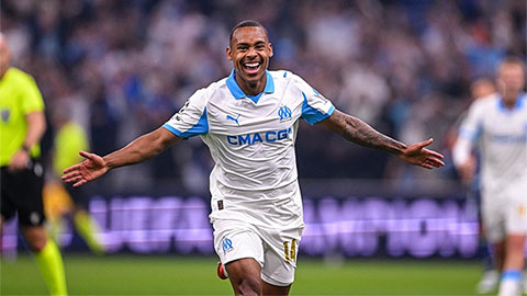 Lập siêu phẩm vào lưới Sporting Lisbon, tân binh Marseille đi vào lịch sử