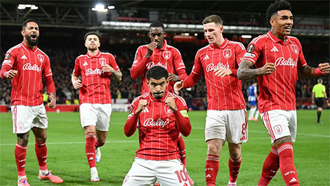 Nottingham Forest giành chiến thắng lịch sử sau 29 năm, Roma, Aston Villa cùng thua sốc
