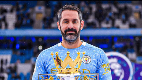 Thủ môn gây tranh cãi nhất lịch sử Man City giải nghệ