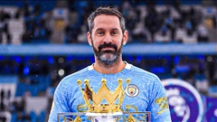 Thủ môn gây tranh cãi nhất lịch sử Man City giải nghệ