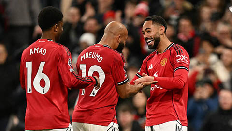 Trực tiếp MU 3-1 Brighton: Welbeck sút phạt hàng rào đẳng cấp