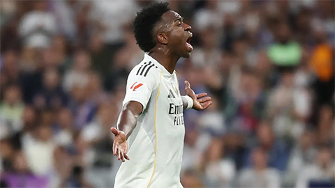 Vinicius giải thích 'trò hề' ở El Clasico