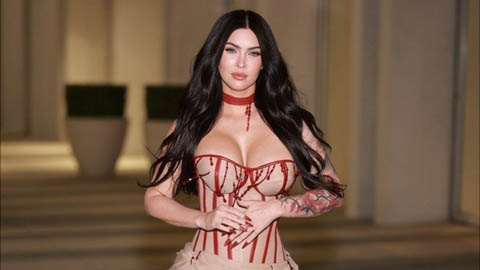 Megan Fox: Fan nữ MU khoe đôi gò bồng đảo siêu gợi cảm
