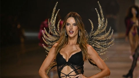 Tình một đêm của Neymar khiến fan phát sốt