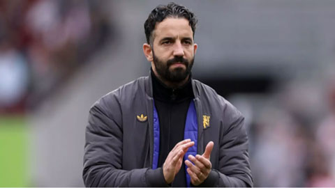 Một năm ở MU dài bằng một đời của Amorim