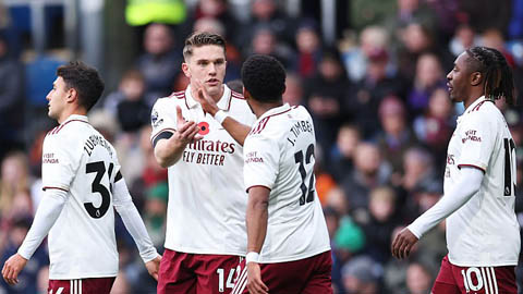 Tường thuật Burnley 0-2 Arsenal 