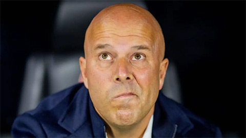 Arne Slot đứng trong nhóm HLV nguy cơ cao bị sa thải ở Ngoại hạng Anh, Amorim an toàn