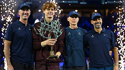 Jannik Sinner nói gì khi trở lại ngôi vị số 1 thế giới?