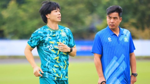 Công Phượng sang Singapore kiểm tra chấn thương