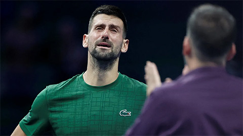 Vì sao Novak Djokovic bật khóc?
