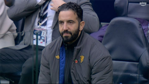 Fan MU nổi điên với quyết định của HLV Amorim sau trận hoà Tottenham