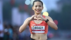 Cô sinh viên Băng Thạch Long Trinh & hành trình chinh phục marathon kỳ lạ
